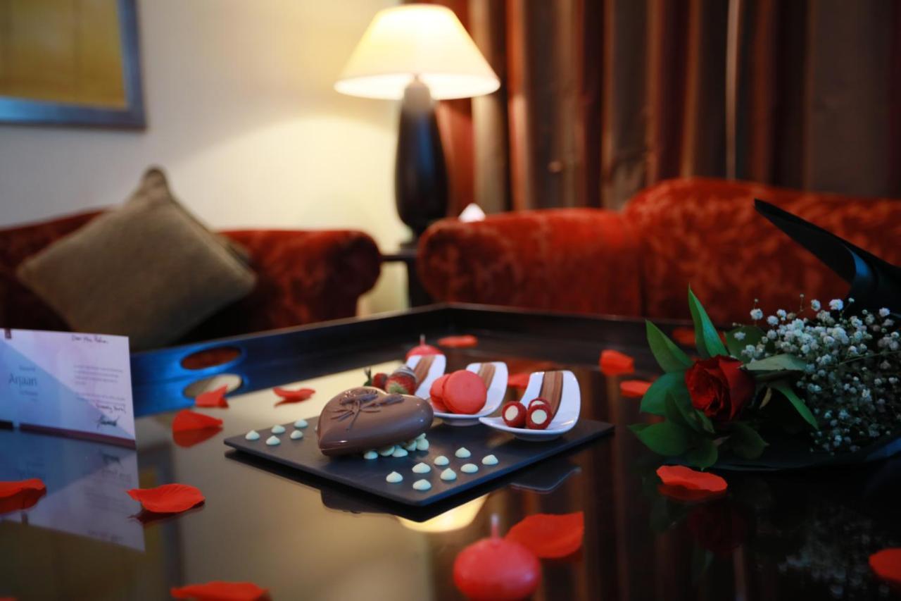 Aparthotel Raouche Arjaan By Rotana Beirut Exterior foto