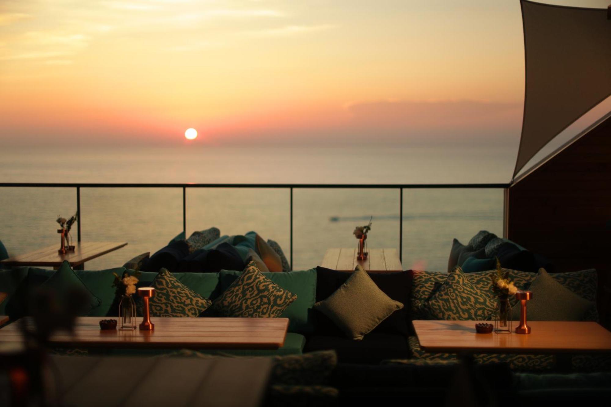 Aparthotel Raouche Arjaan By Rotana Beirut Exterior foto