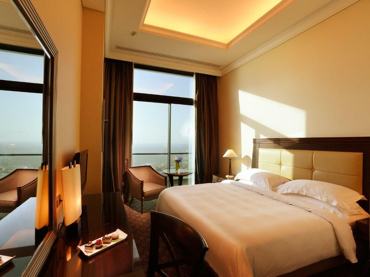 Aparthotel Raouche Arjaan By Rotana Beirut Exterior foto