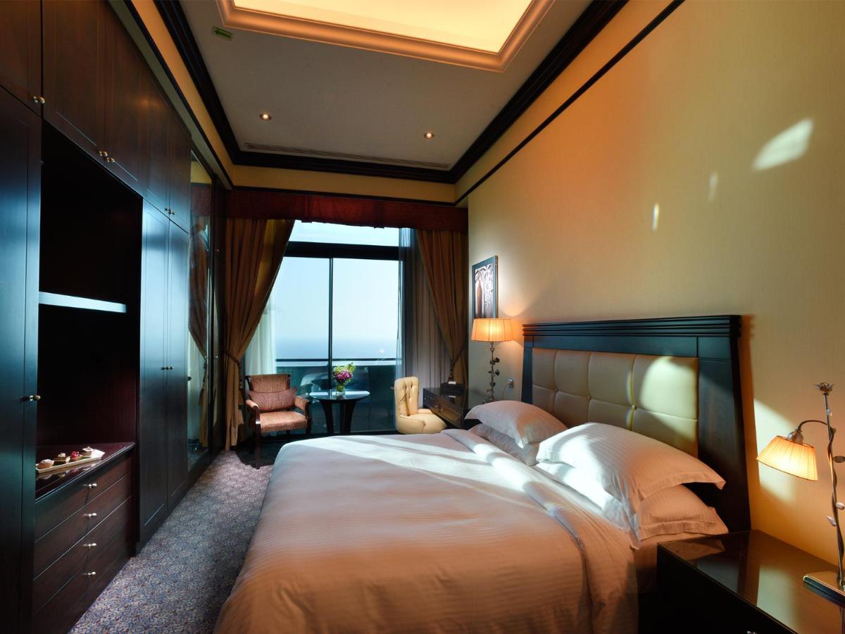 Aparthotel Raouche Arjaan By Rotana Beirut Exterior foto